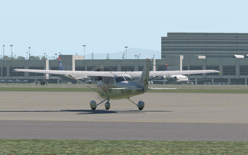 cessna_172sp_taxiing